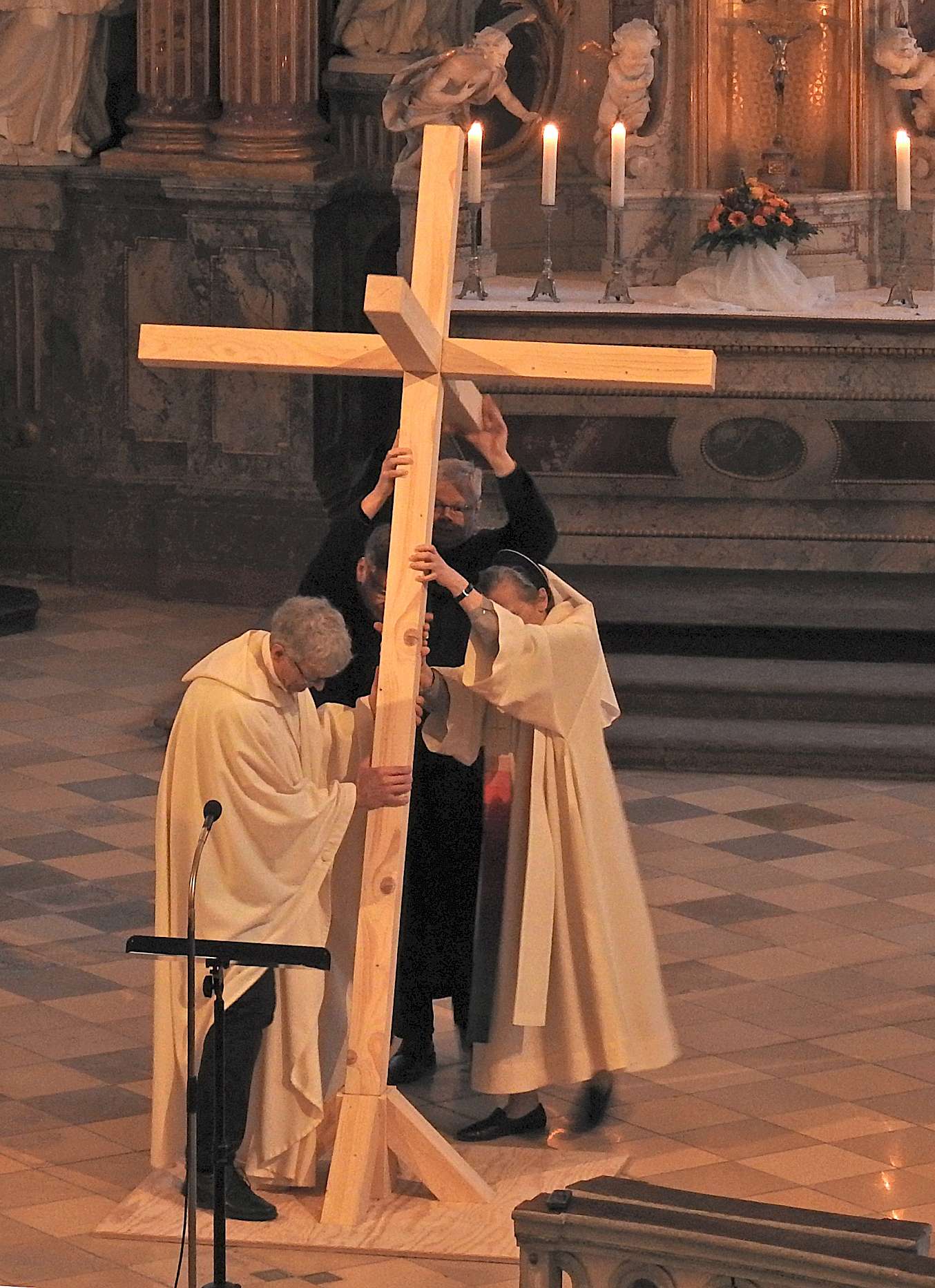 Das dreidimensionale Kreuz als Zeichen der Versöhnung – © Br. Uwe Stodte, 2017