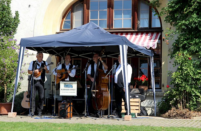 Fröhliche Stimmung in Ralligen – © Bella Brand, 2018