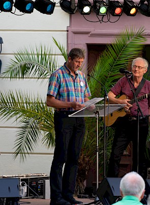 Br. Gerd führt durch den Festgottesdienst – © Nora Henker 2021