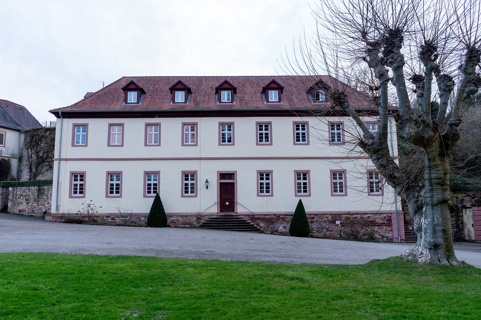 Im Gärtnerhaus wohnen zukünftig zwei Familien mit insgesamt 5 Kindern – © roadventures.de 2024