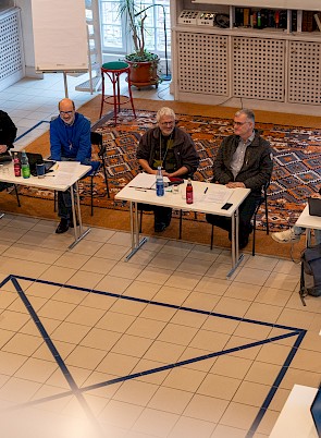 Vereinssitzung in der Bibliothek des Klosters – © roadventures.de 2025